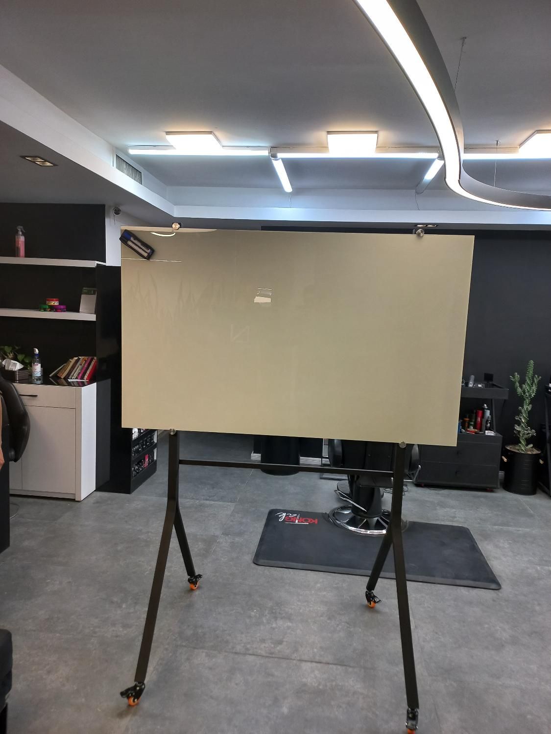 تخته وایت برد شیشه ای به همراه پایه لاکچری صنعتی|لوازم التحریر|تهران, حسن‌آباد|دیوار