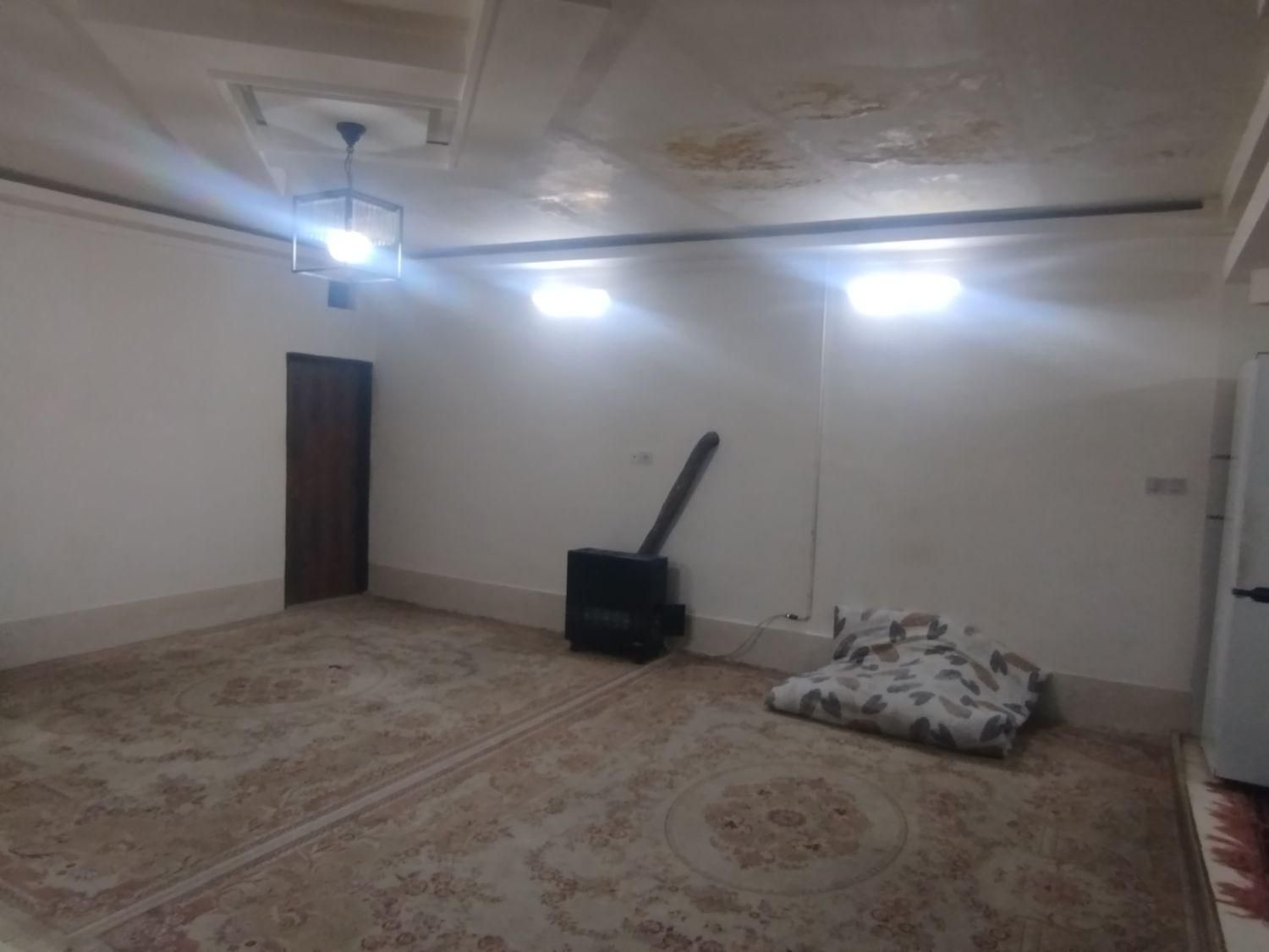 دو عدد فرش ۳ در ۴ و بدنه کولر|فرش|مشهد, رباط طرق|دیوار