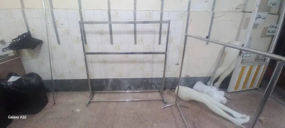 نئوپان تخت گال وسط چوب لباسی قفسه فلزی پروژکتور|فروشگاه و مغازه|تبریز, |دیوار