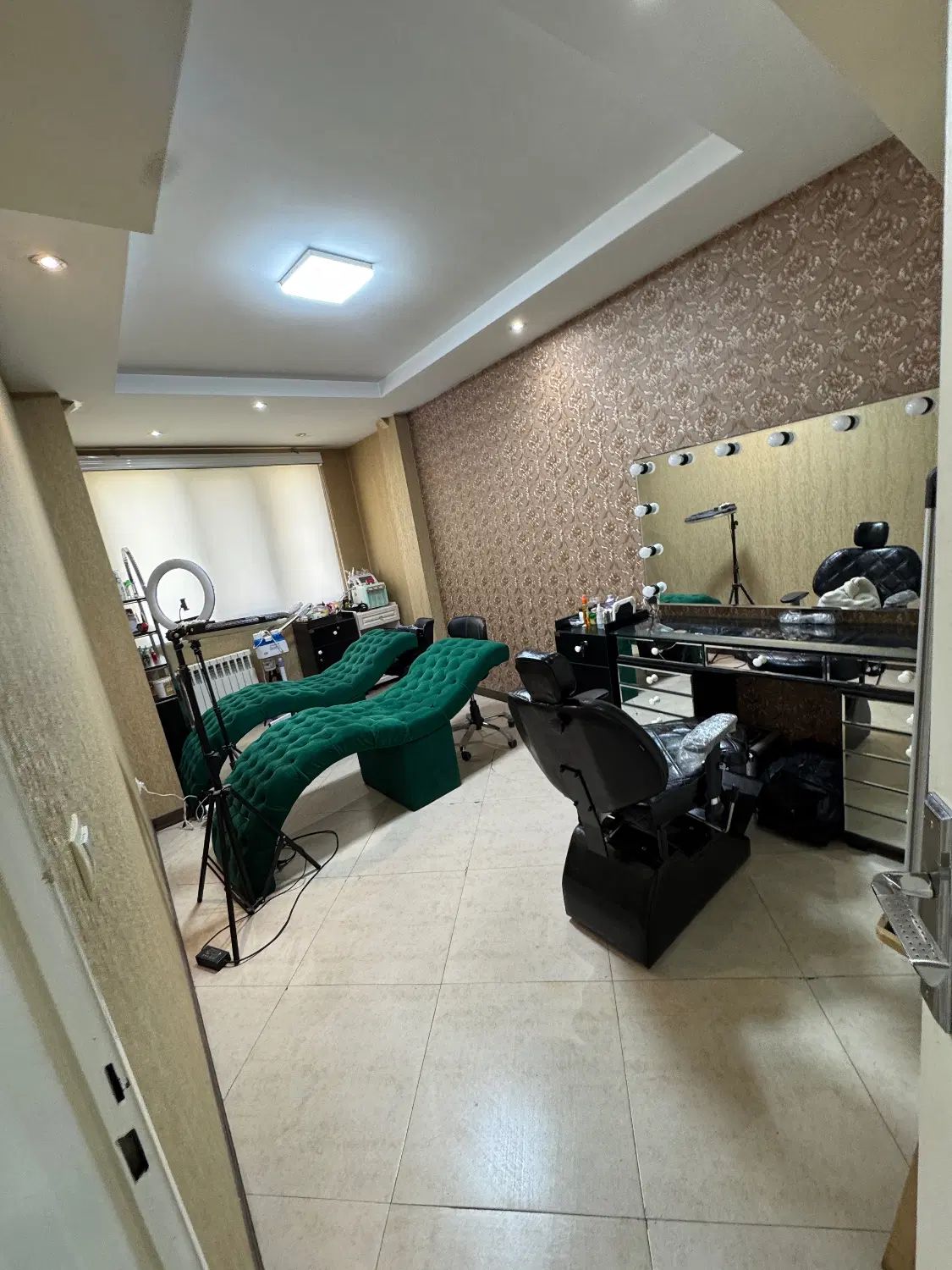 اجاره میز ناخن و تخت مژه و فشیال|اجارهٔ دفتر کار، اتاق اداری، مطب|تهران, دهم فروردین|دیوار