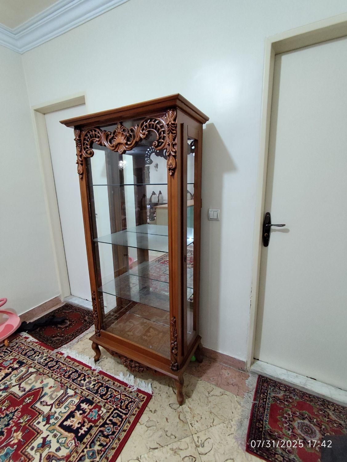 بوفه و ویترین آینه دار چوبی کارشده، اکباتان|بوفه، ویترین، کنسول|تهران, اکباتان|دیوار