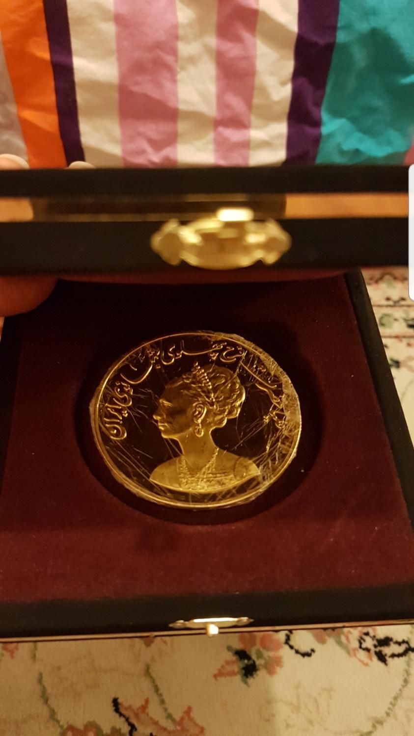 سکه 100gr طلا کلکسیونی گارد فرح|کلکسیون سکه، تمبر، اسکناس|تهران, کامرانیه|دیوار