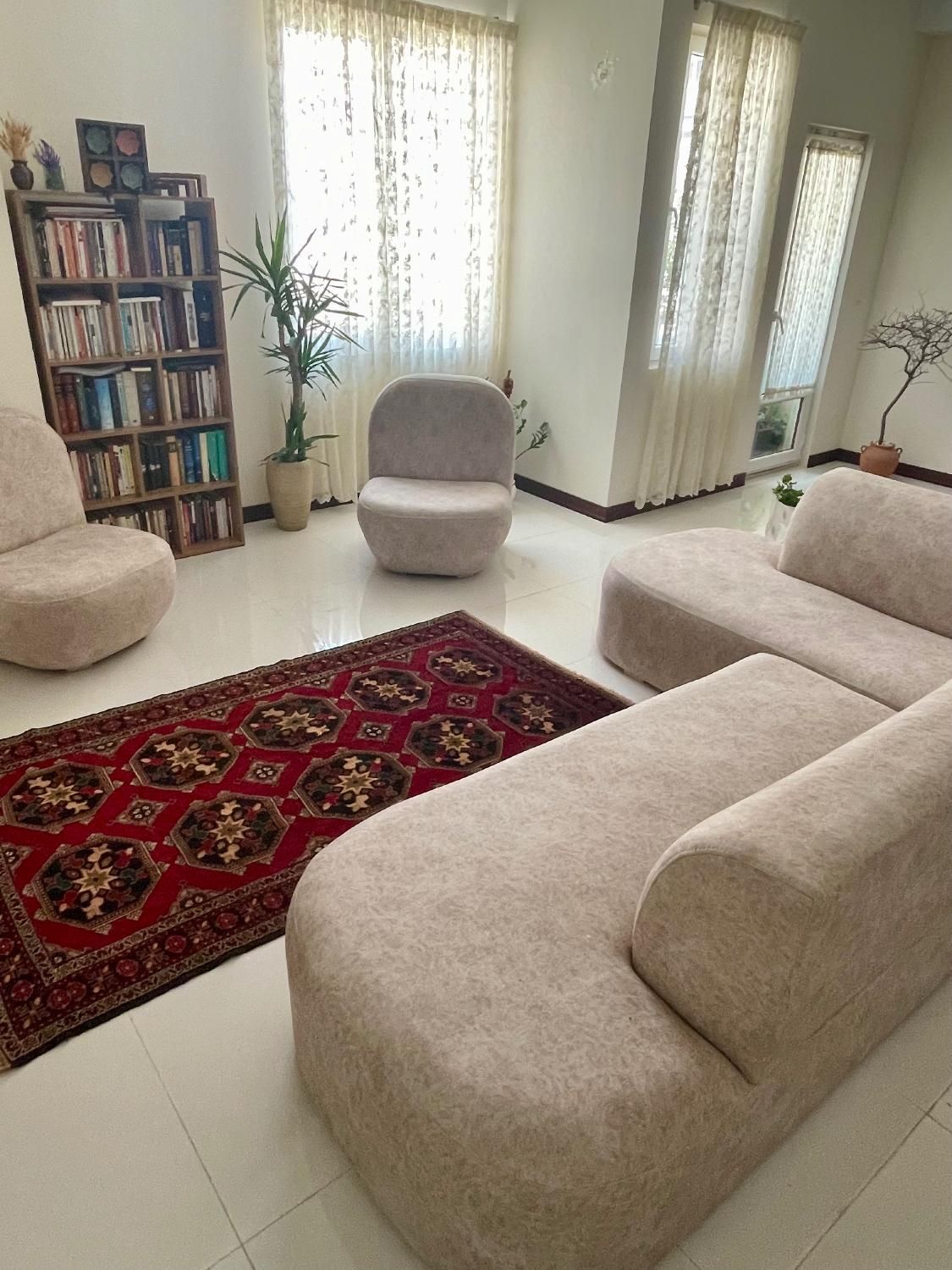 یک دست مبل 7 نفره (1 اِل جدا شونده + 2 تک)|مبلمان خانگی و میز عسلی|تهران, جوانمردان (اندیشه)|دیوار