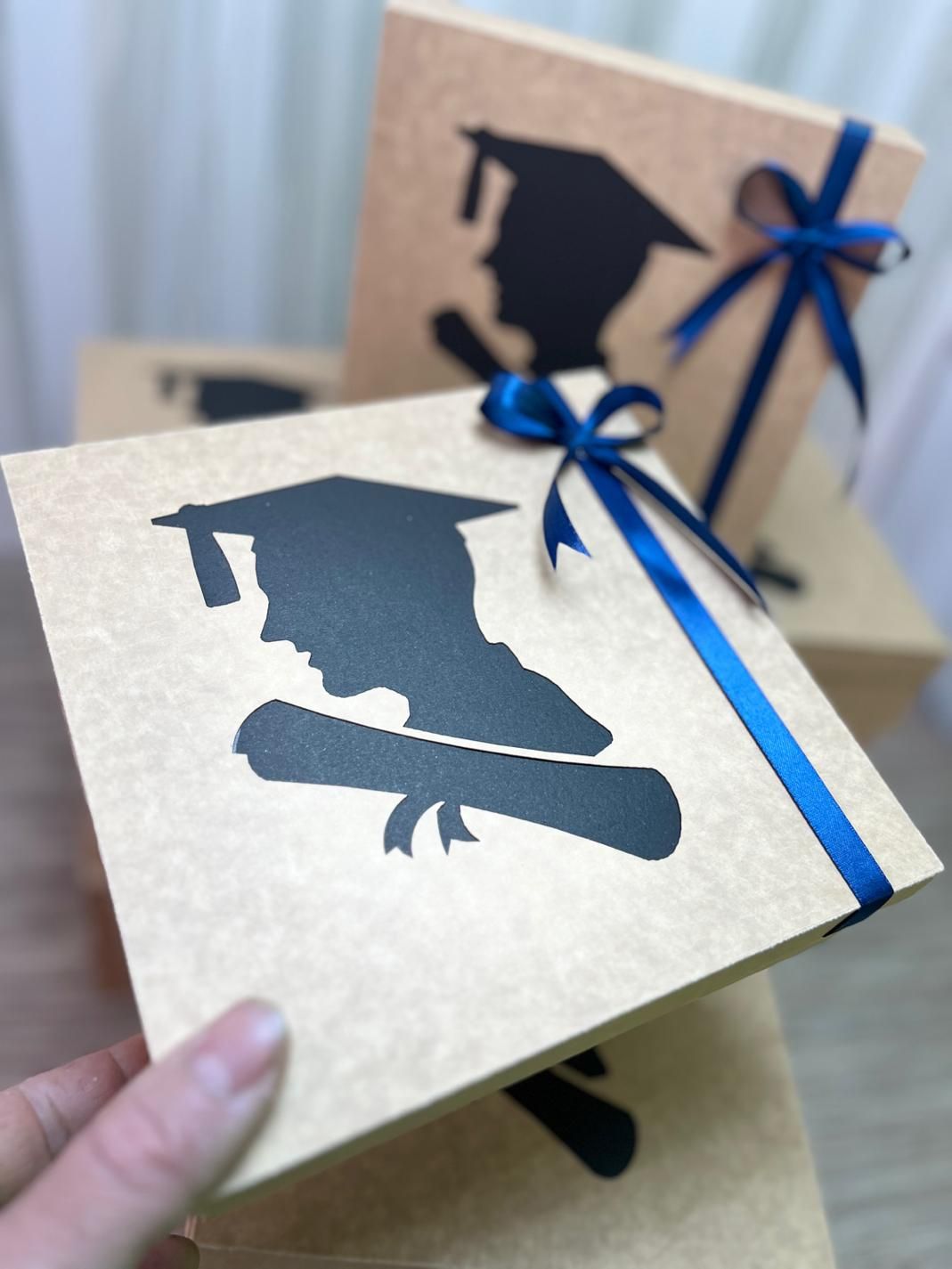 پک دفاعیه/باکس فارغ التحصیلی|صنایع دستی و سایر لوازم تزئینی|قم, باجک سه|دیوار