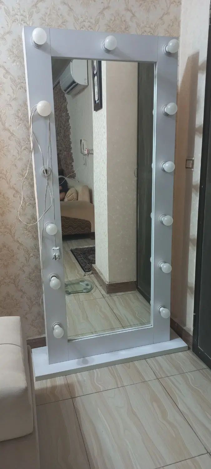 اینه قدی چراغ دار|آرایشگاه و سالن‌های زیبایی|رشت, جهاد|دیوار