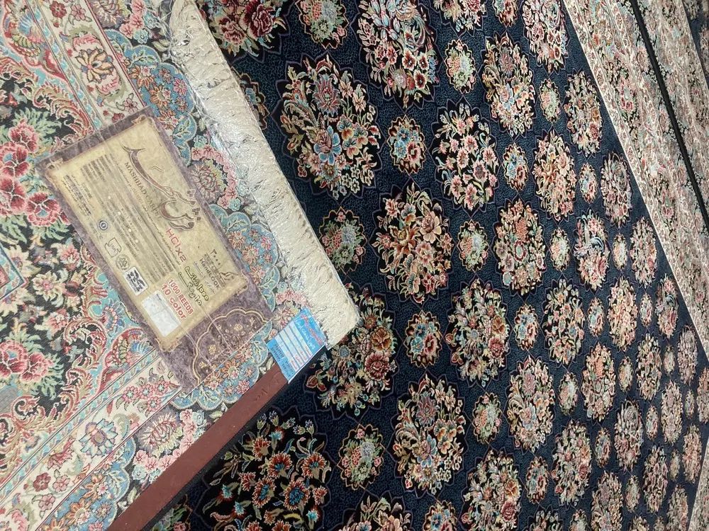 فرش  هزار شانه مشهد سالم ورنگ زمینه سرمه ای|فرش|بهارستان, |دیوار