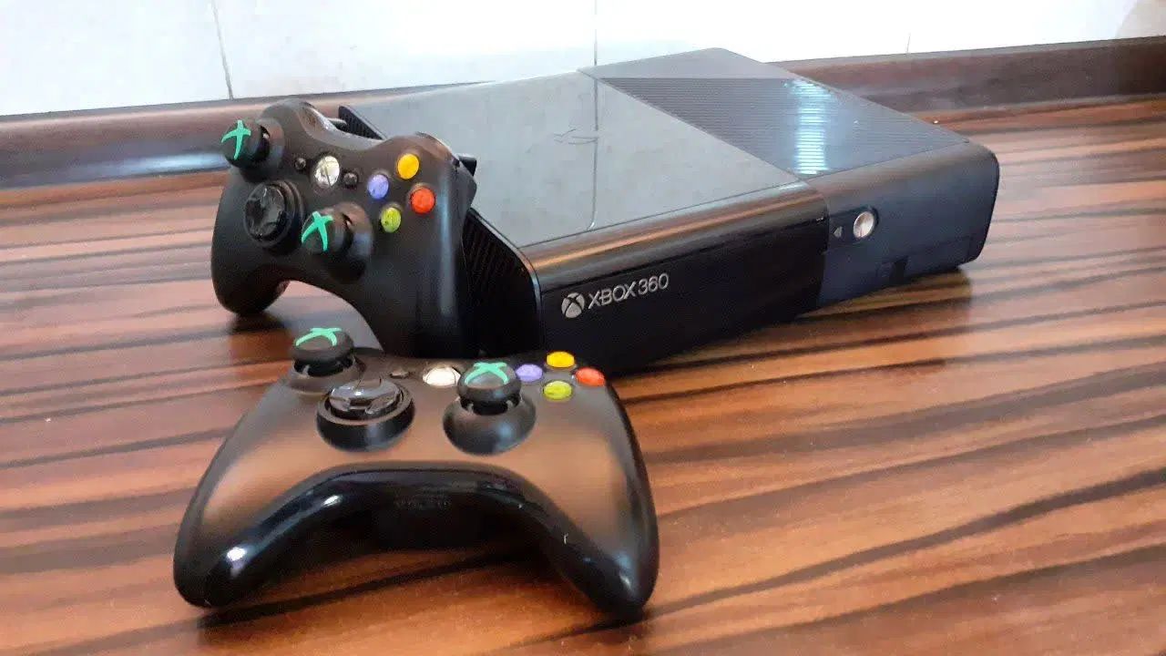 ایکس باکس xbox 360 پانصد گیگ دو دسته super slim|کنسول، بازی ویدئویی و آنلاین|اصفهان, بهارستان|دیوار