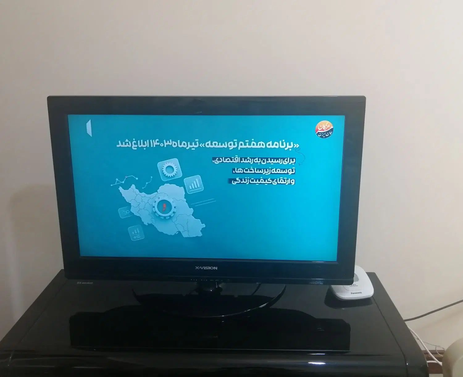 تلوزیون ایکس ویژن همراه میزتلوزیون|تلویزیون و پروژکتور|تهران, شیخ هادی|دیوار