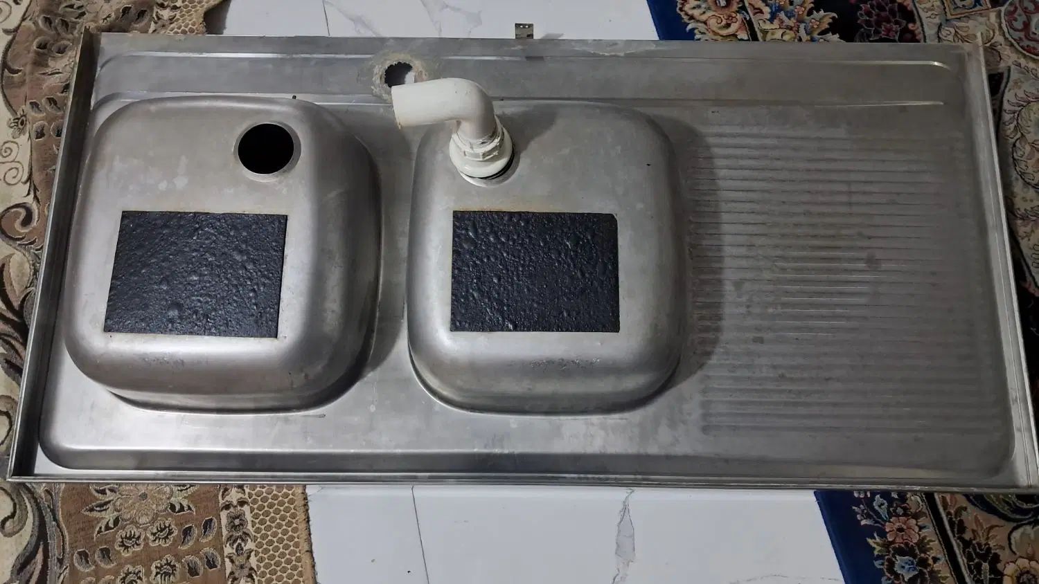سینگ دوقلوی اخوان|آب‌چکان و نظم‌دهنده ظروف|کرج, بنیاد|دیوار
