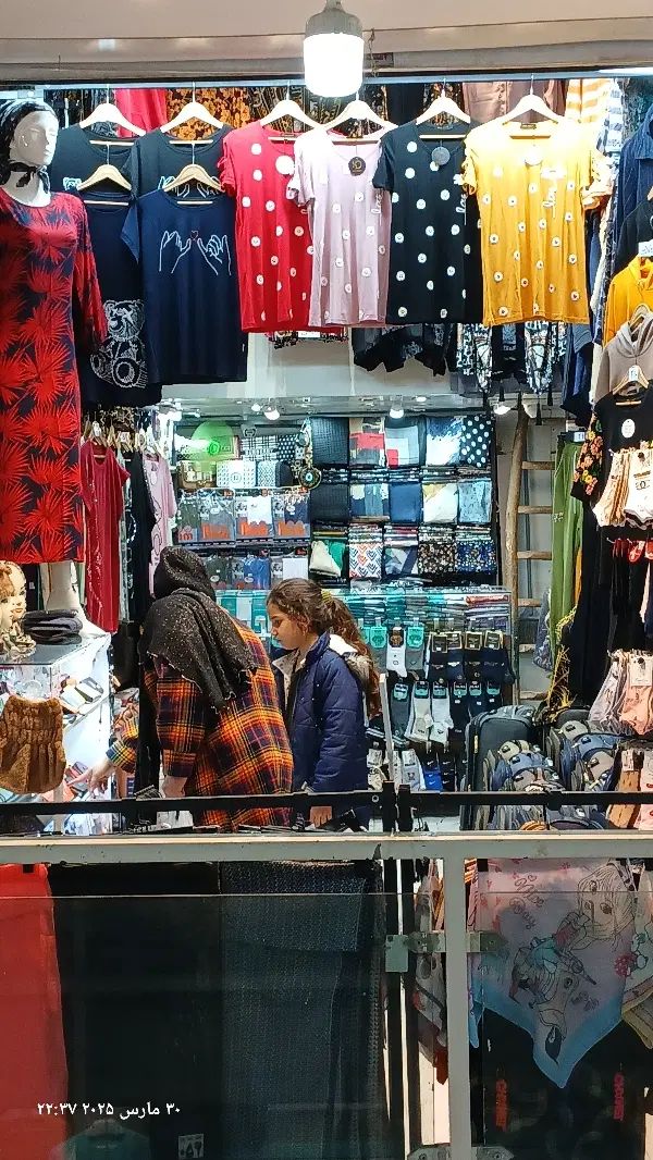 به چندین فروشنده آقا و خانم با تجربه نیازمندیم|استخدام بازاریابی و فروش|مشهد, بالا خیابان|دیوار