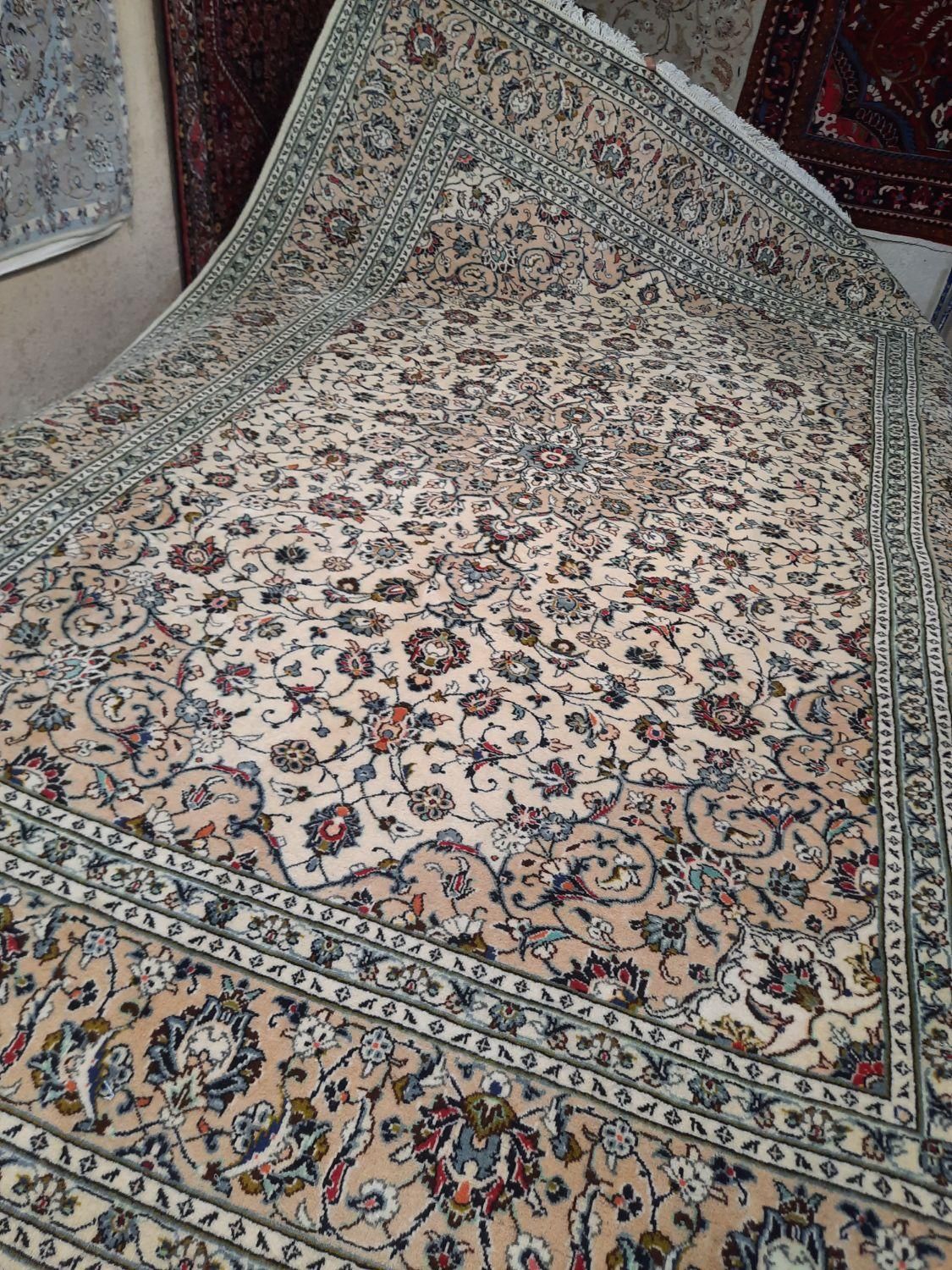 فرش دستباف ۹ متری کاشان ترنج خورشیدی|فرش|کرج, برغان|دیوار