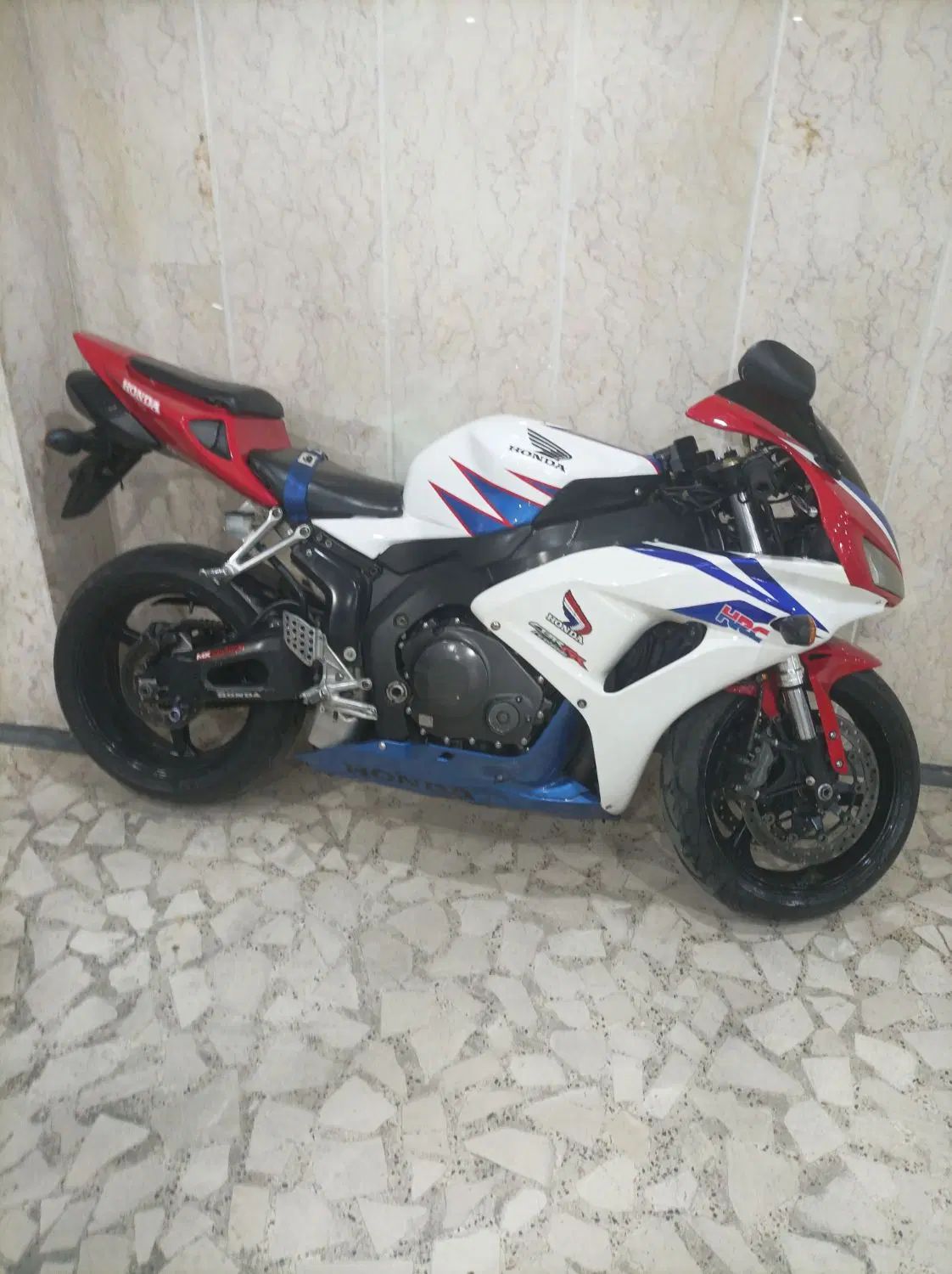 cbr1000rrمدل۲۰۰۷ سالم به شرط|موتورسیکلت|تهران, میدان ولیعصر|دیوار