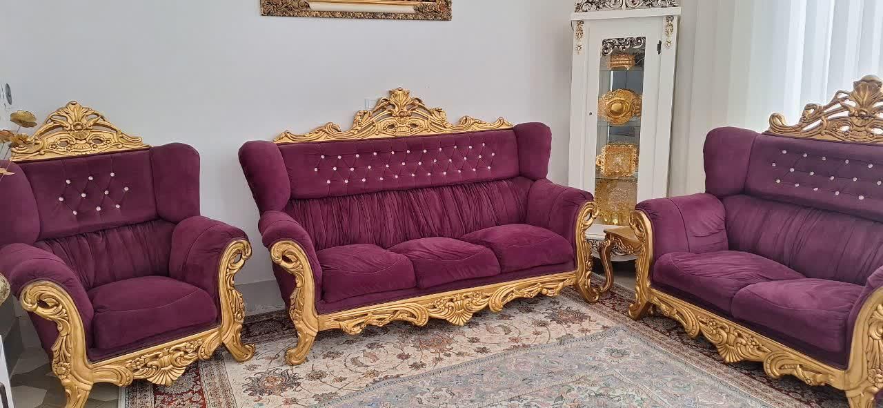 سرویس مبلمان سلطنتی سالم با سه عدد میز چوبی|مبلمان خانگی و میز عسلی|کاشمر, |دیوار