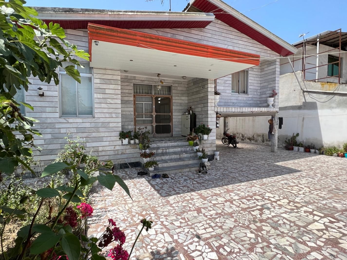 ویلای ۳۰۰ متری خوش موقعیت با سند تک برگ و پروانه|فروش خانه و ویلا|کیاکلا, |دیوار