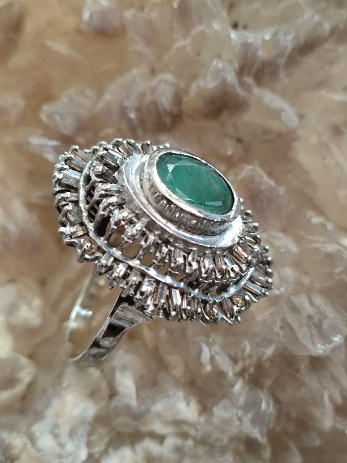 انگشتر زمرد و الماس طبیعی با قدمت بالا|جواهرات|شیراز, شریفآباد|دیوار