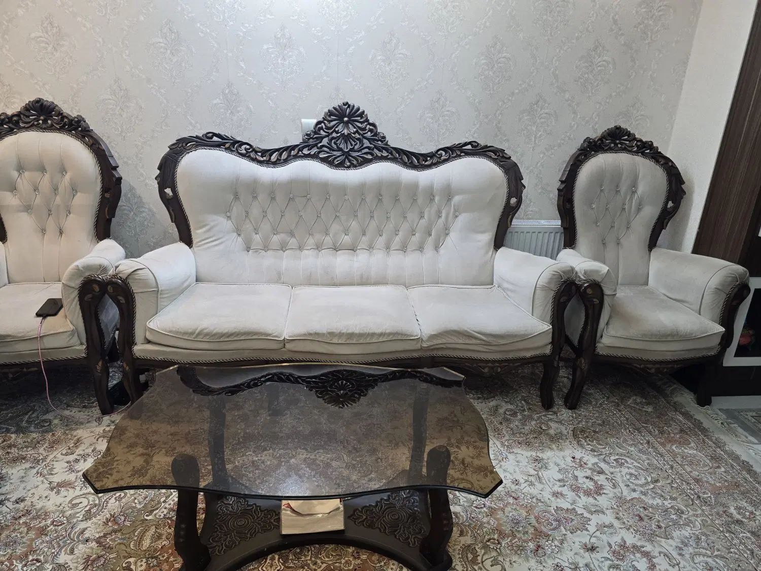 مبل ۹ نفره چوب گردو|مبلمان خانگی و میز عسلی|اصفهان, ملک‌شهر|دیوار