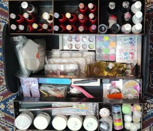 کاشت ناخن|آرایشی، بهداشتی، درمانی|اصفهان, باغ فدک|دیوار