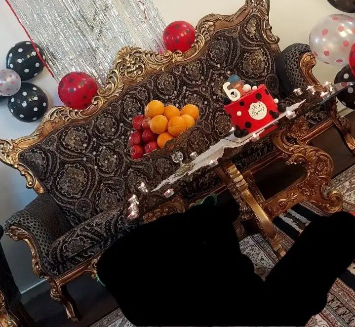 مبل ۹نفره چوپ گردو تمیز کم کارکرد با عسلی|مبلمان خانگی و میز عسلی|سراب, |دیوار