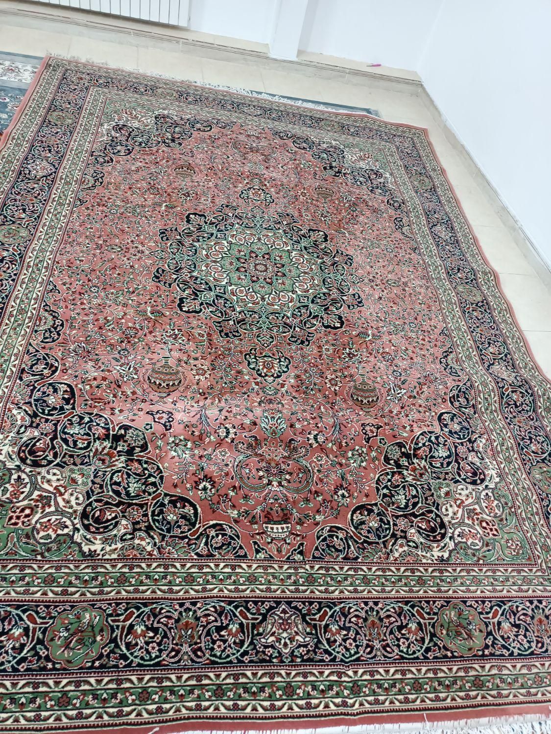 فرش نه متری تک می‌باشد|فرش|یزد, |دیوار