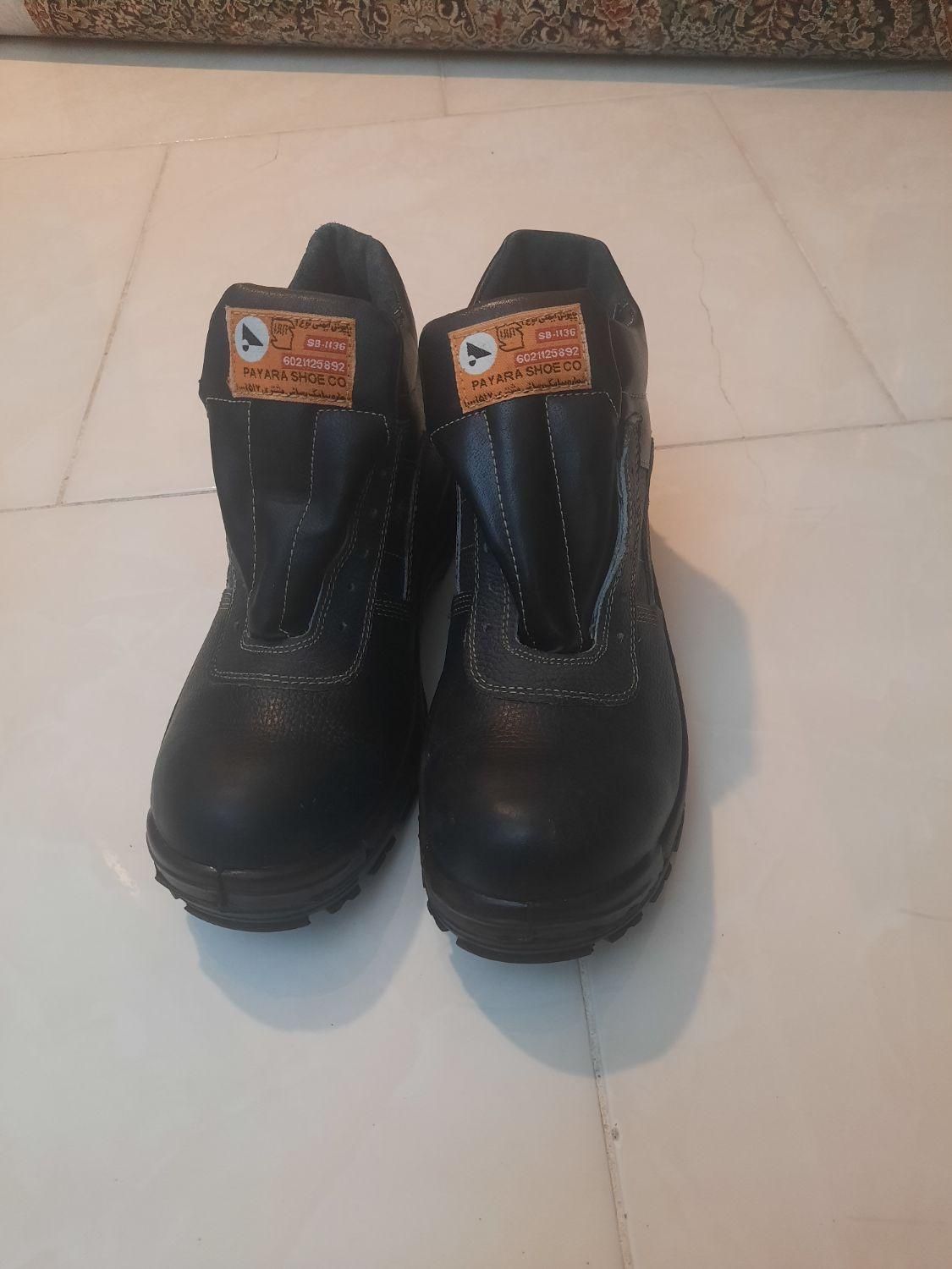 کفش کار سایز 44 و 45|کیف، کفش، کمربند|میانه, |دیوار