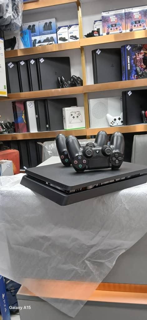 پلی استیشن 4 . بی خط و خش. باضمانت فروشگاهی.|کنسول، بازی ویدئویی و آنلاین|تهران, فلسطین (میدان انقلاب)|دیوار