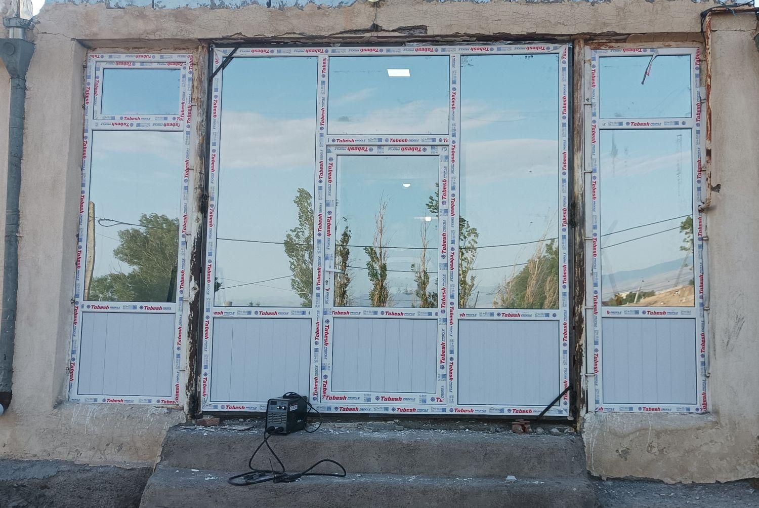 تولید انواع درب پنجره UPVC و ضد سرقت|خدمات پیشه و مهارت|اردبیل, |دیوار