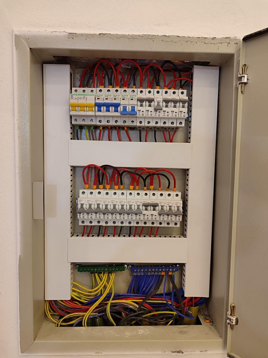 خدمات برق ساختمان(برقکار)|خدمات پیشه و مهارت|نوشهر, |دیوار