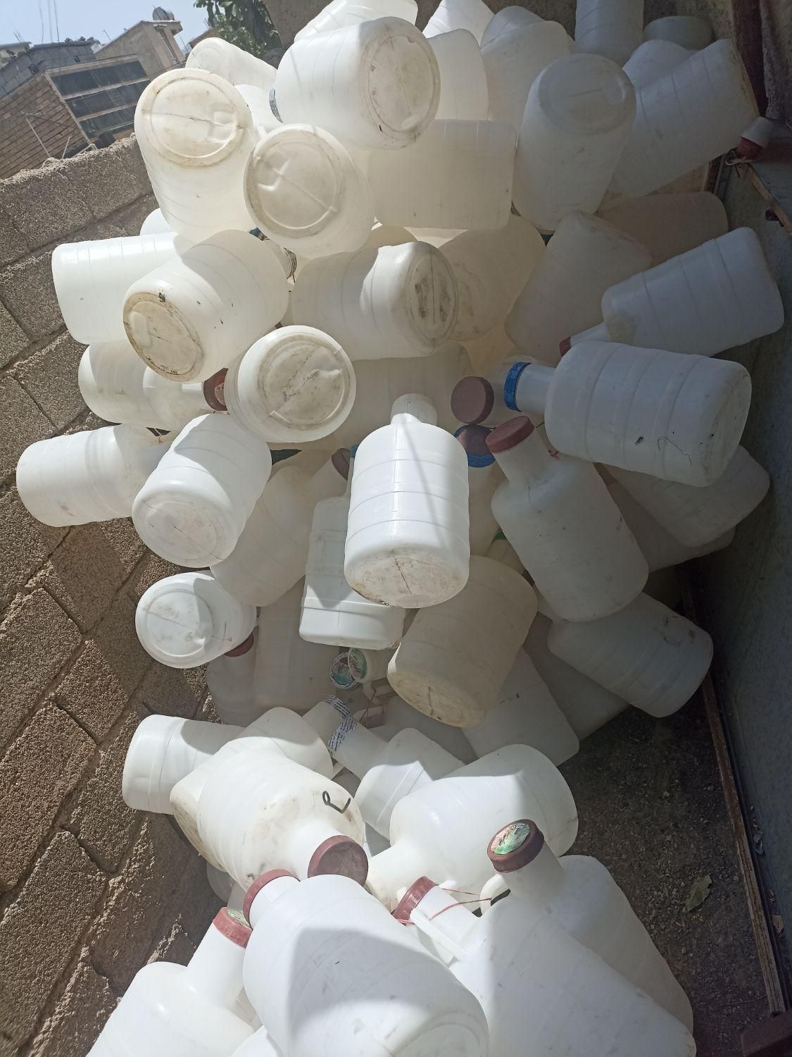 دبه خیارشوری خالی|ظروف نگهدارنده، پلاستیکی، یکبارمصرف|ایلام, |دیوار