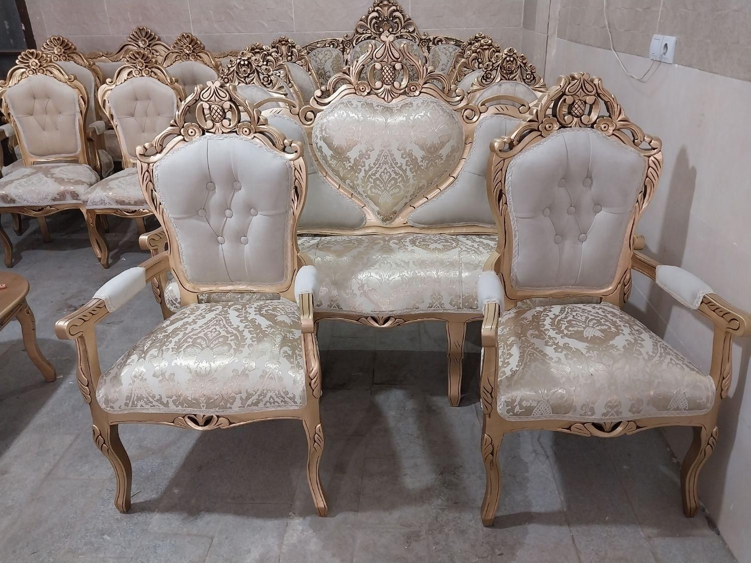 مبل مبلمان سلطنتی نه نفره چوب راش با میز 17500|مبلمان خانگی و میز عسلی|مشهد, پنجتن|دیوار