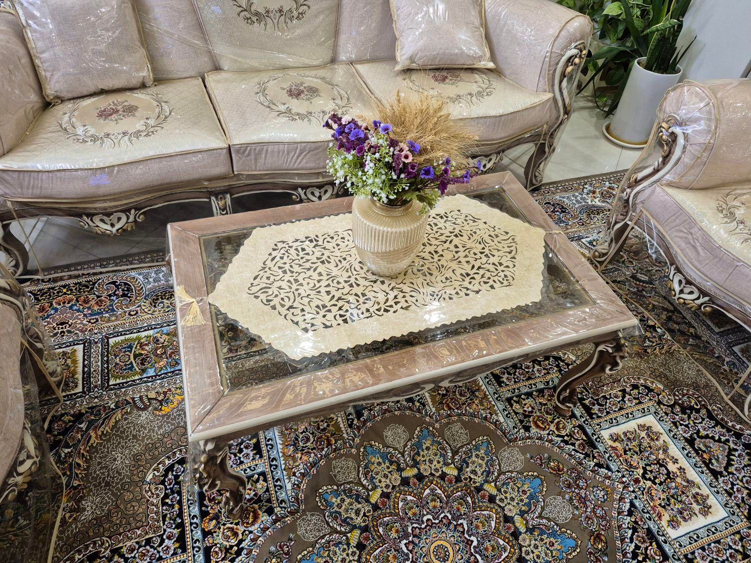 فروش مبل سلطنتی|مبلمان خانگی و میز عسلی|برخوار, |دیوار