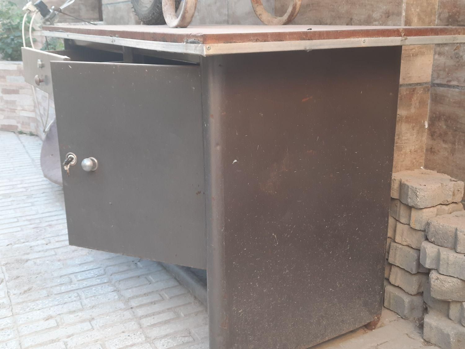 میز فلزی|میز تحریر و کامپیوتر|شیروان (خراسان), |دیوار