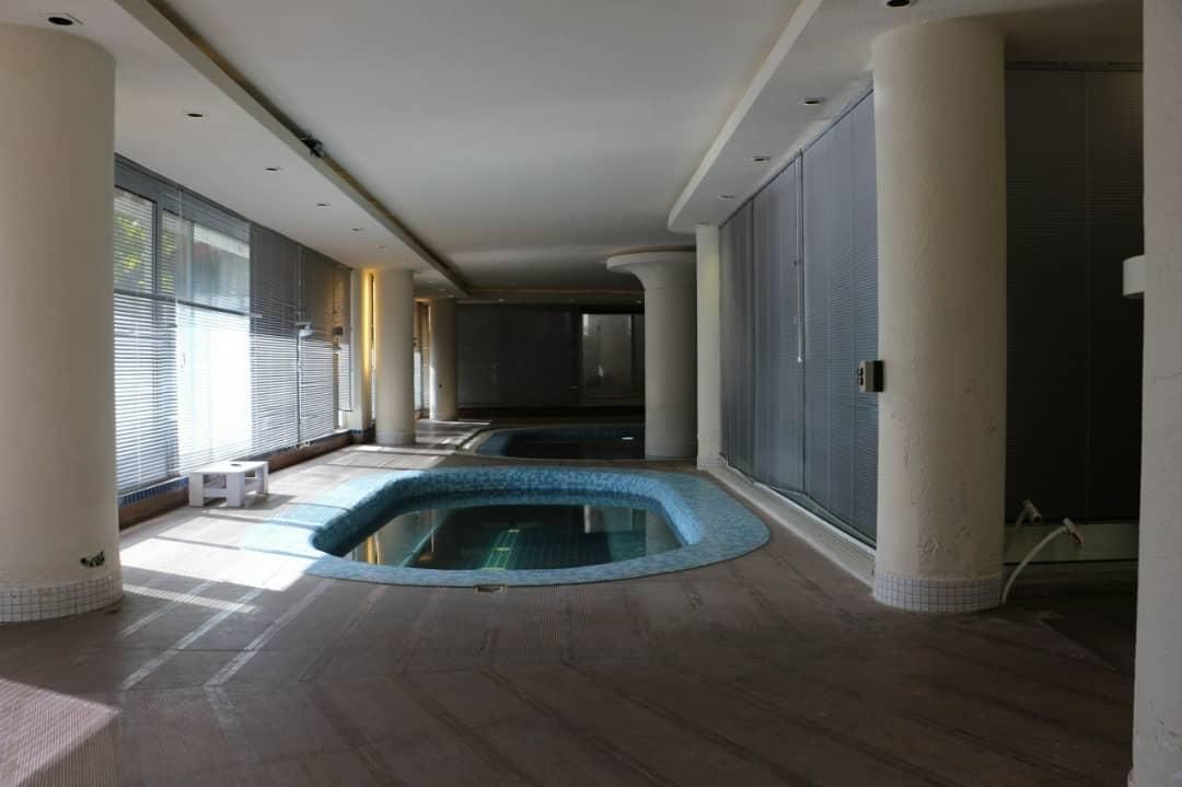 عمارت سفید لواسان اوشان|اجارهٔ کوتاه‌مدت ویلا و باغ|تهران, زعفرانیه|دیوار