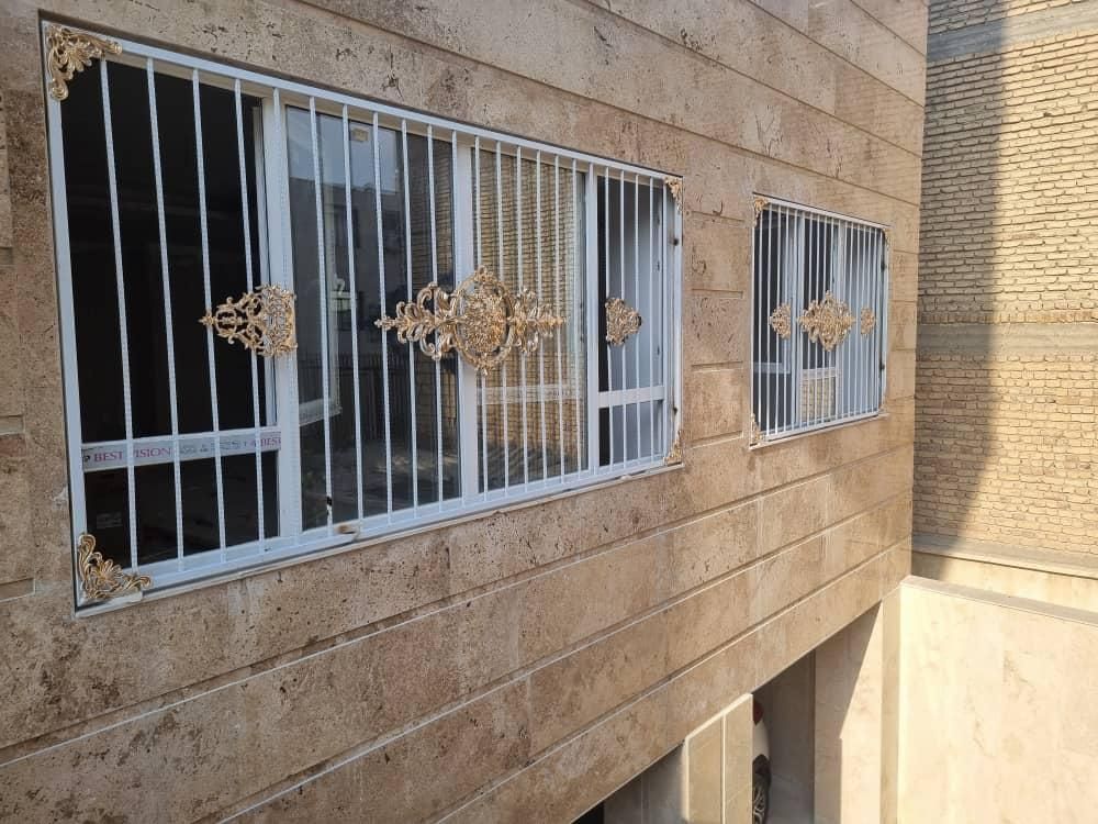 نرده پشت پنجره ترکیبی از چدن وکنگره|مصالح و تجهیزات ساختمان|کرمانشاه, |دیوار