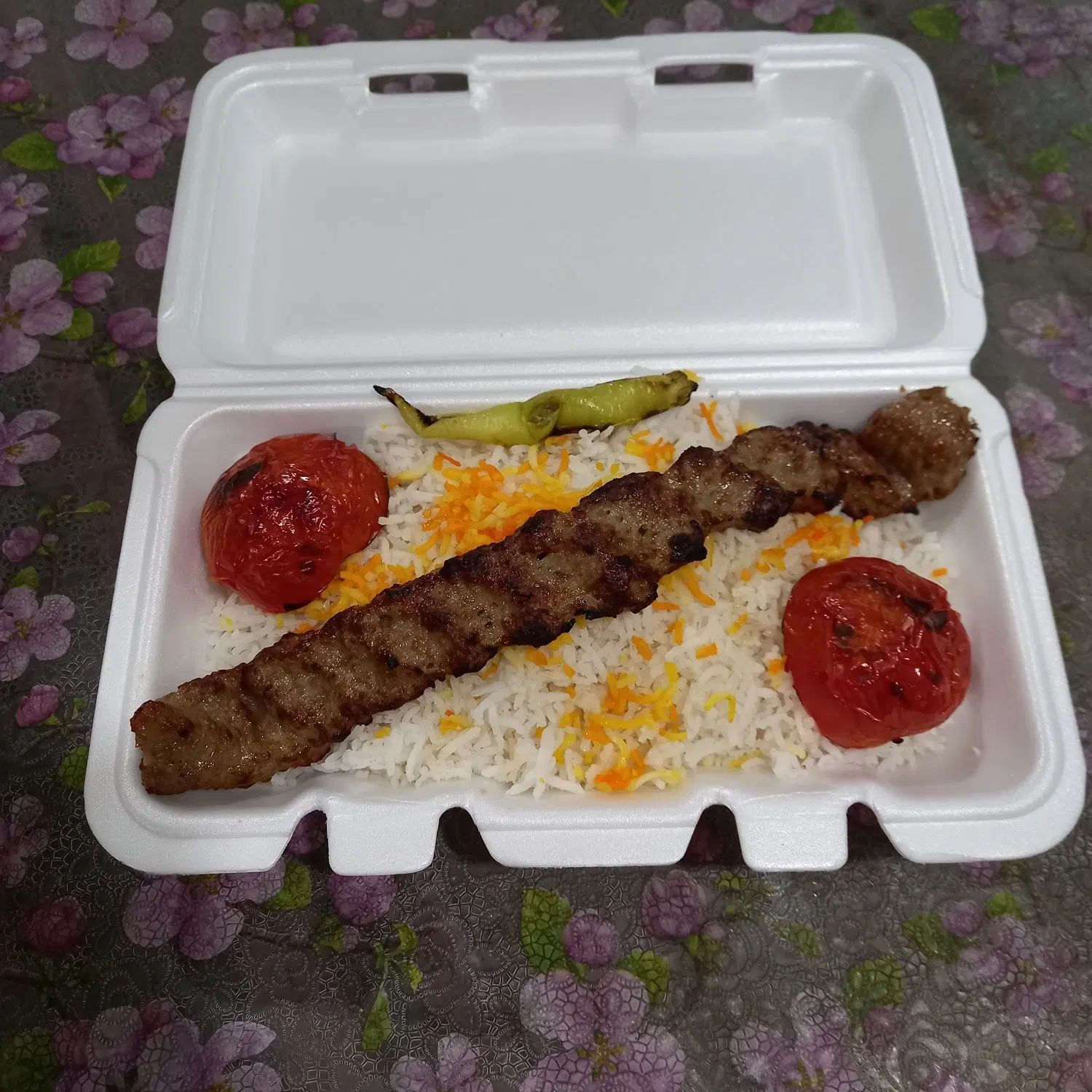 کمک آشپز زن یامرد وارد به جوجه کوبیده مرغ خورش|استخدام خدمات فروشگاه و رستوران|تهران, مخصوص|دیوار