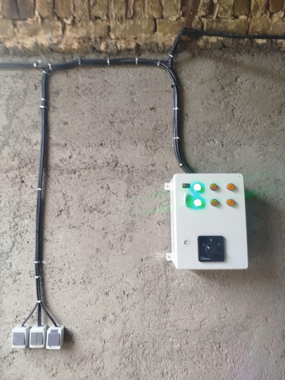 برقکش برقکار ساختمان خرده کاری، صنعتی و ساختمان|خدمات پیشه و مهارت|کاشان, کارگر|دیوار