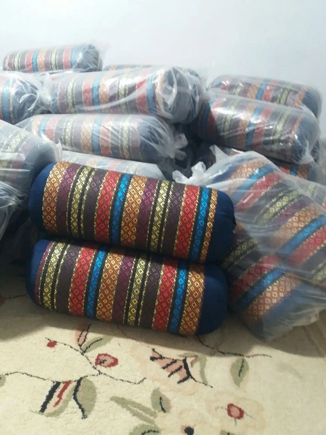 بالشت بالش  لوله ایی|رختخواب، بالش، پتو|ایذه, |دیوار