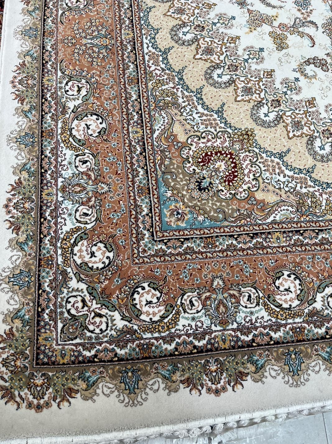 دوجفت فرش ۹متری ۷۰۰شانه کرم|فرش|خوی, |دیوار