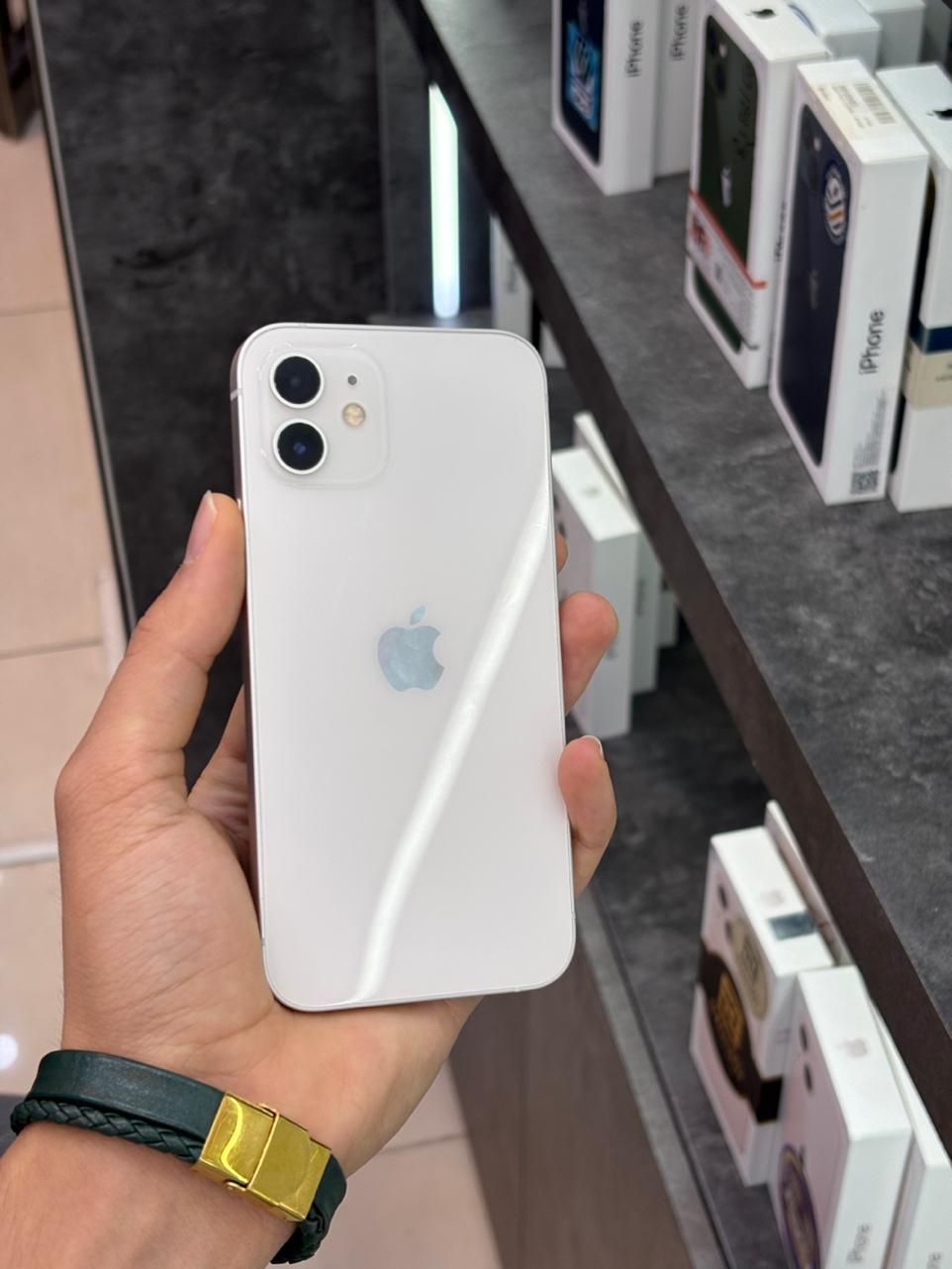 iPhone 12 با حافظهٔ ۱۲۸ گیگ با گارانتی سفید|موبایل|اصفهان, مفتح|دیوار