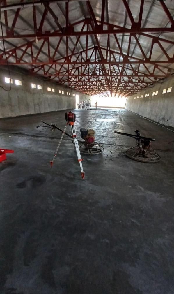 بتن ریزی کف با ماله پروانه ای و دوربین شیب بندی|خدمات پیشه و مهارت|گرگان, |دیوار