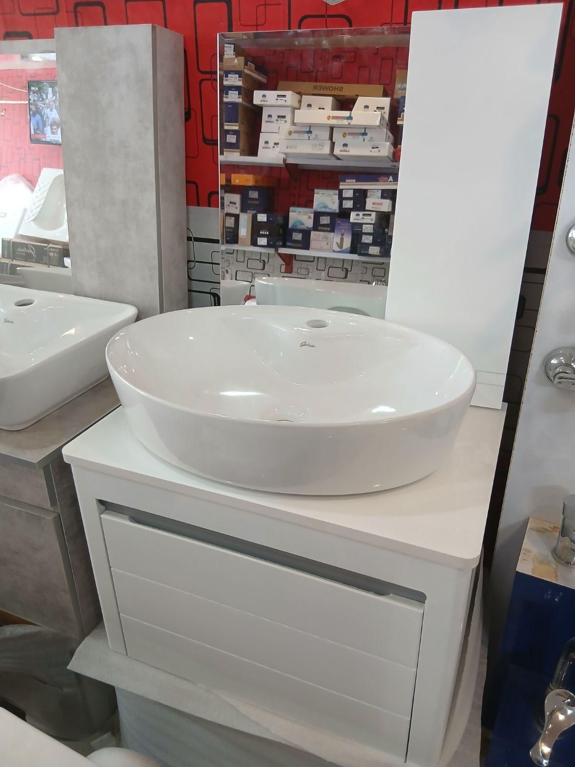 روشویی کابینتی با آینه باکس چشنواره فروش|لوازم سرویس بهداشتی|شاهین‌شهر, خانه کارگر|دیوار