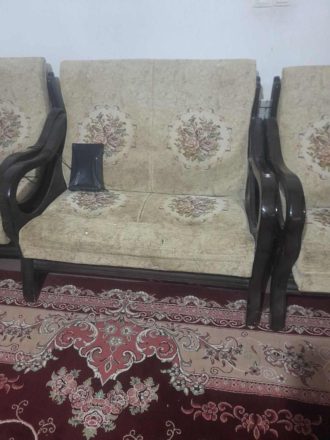 مبل چوبی ۶ نفر به فروش میرسد|مبلمان خانگی و میز عسلی|اصفهان, خیادان|دیوار