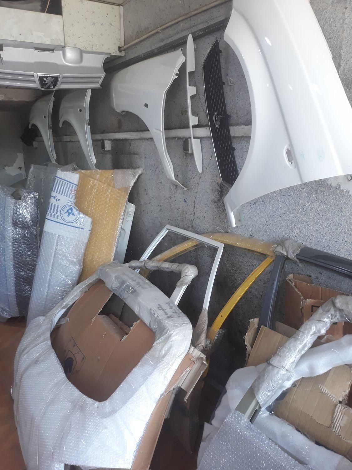 قطعات بدنه خودرو با رنگ فابریک کارخانه|قطعات یدکی و لوازم جانبی|کرج, کلاک نو|دیوار