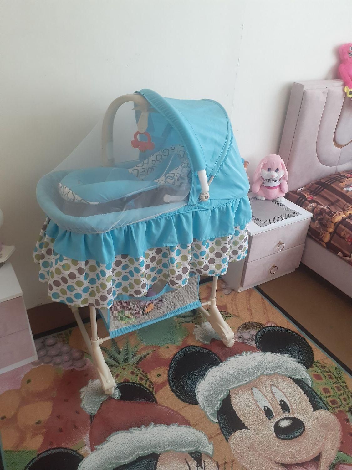 تخت‌نوزاد‌موزیکال‌وتشک‌ویبره‌دار‌‌‌ودارای‌چراغ‌شب|تخت و صندلی بچه|تبریز, |دیوار
