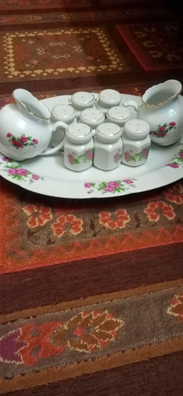ظروف چینی گل سرخ قدیمی|ظروف سرو و پذیرایی|اصفهان, بهارستان|دیوار