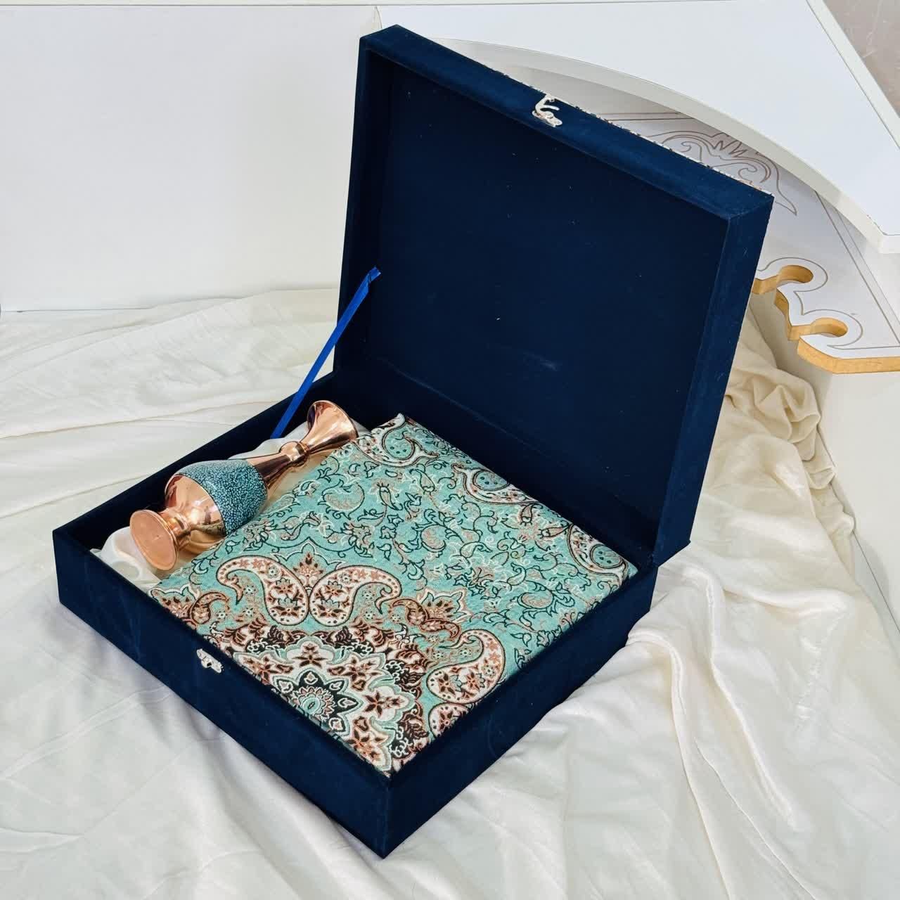 پک هدیه ترمه و گلدان فیروزه کوبی صنایع دستی|صنایع دستی و سایر لوازم تزئینی|اصفهان, شاه پسند|دیوار