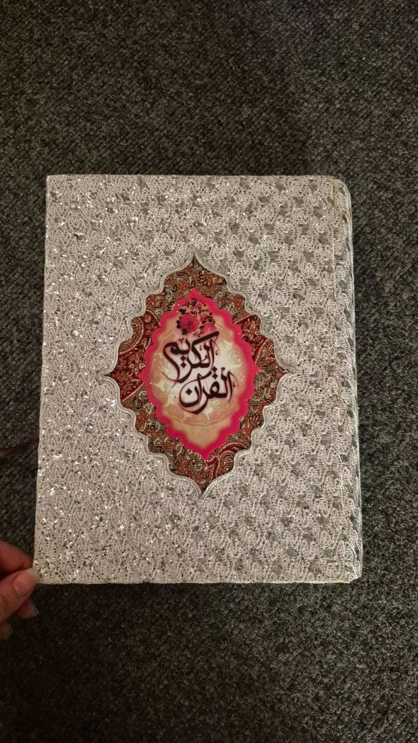 قرآن نفیس سفید جعبه دار کار شده مخصوص سفره ی عقد|کتاب و مجله مذهبی|بابلسر, |دیوار