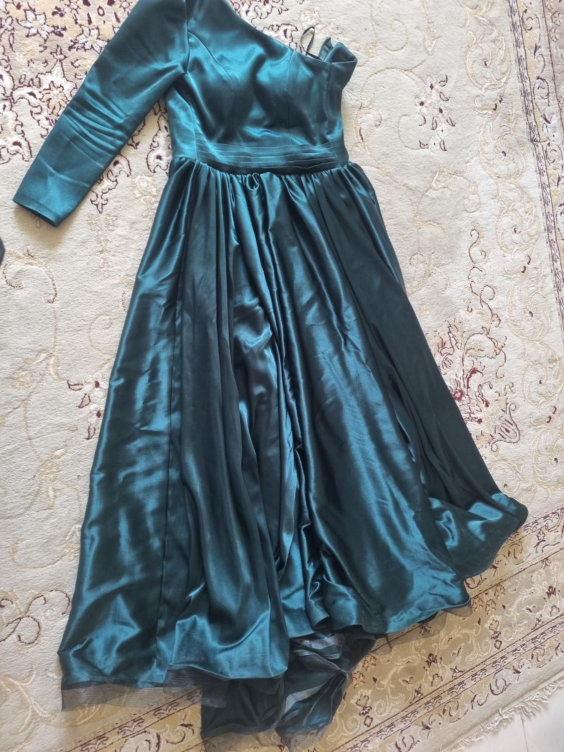 لباس مجلسی ساتن رنگ سبز|لباس|اندیشه, اندیشه فاز ۱|دیوار