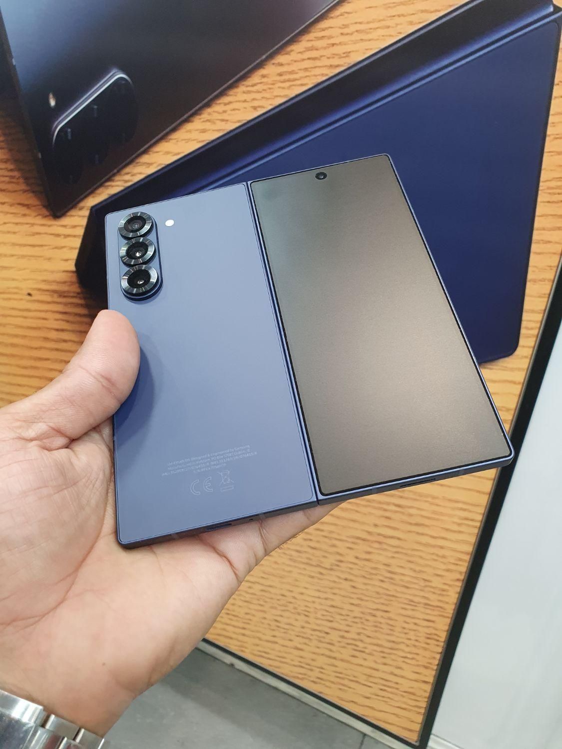 سامسونگ Galaxy Z Fold6 با حافظهٔ ۲۵۶ گیگابایت|موبایل|تهران, فلسطین (میدان انقلاب)|دیوار