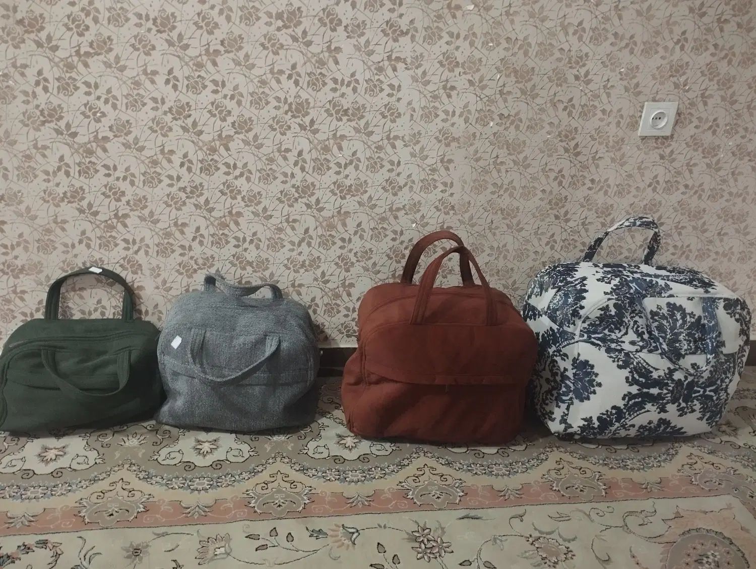 ساک دستی برای مسافرت در طرح و رنگ  سایز های مختلف|کیف، کفش، کمربند|اهواز, گلستان|دیوار