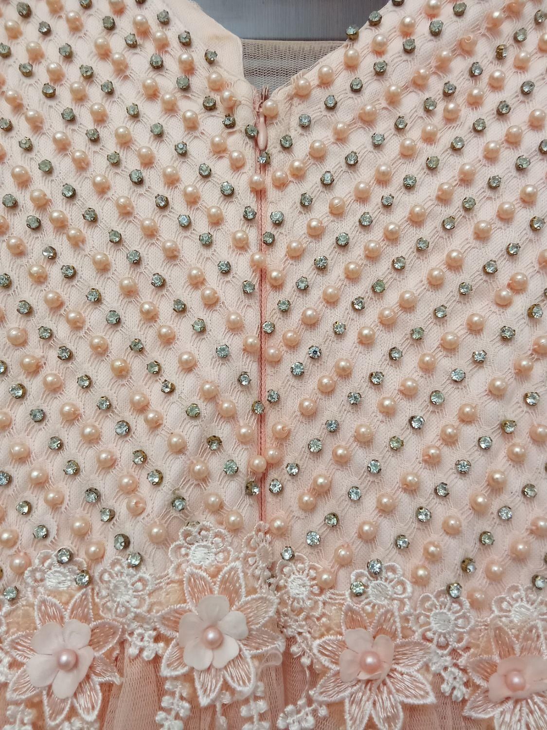 لباس مجلسی|لباس|بندر انزلی, معلم|دیوار